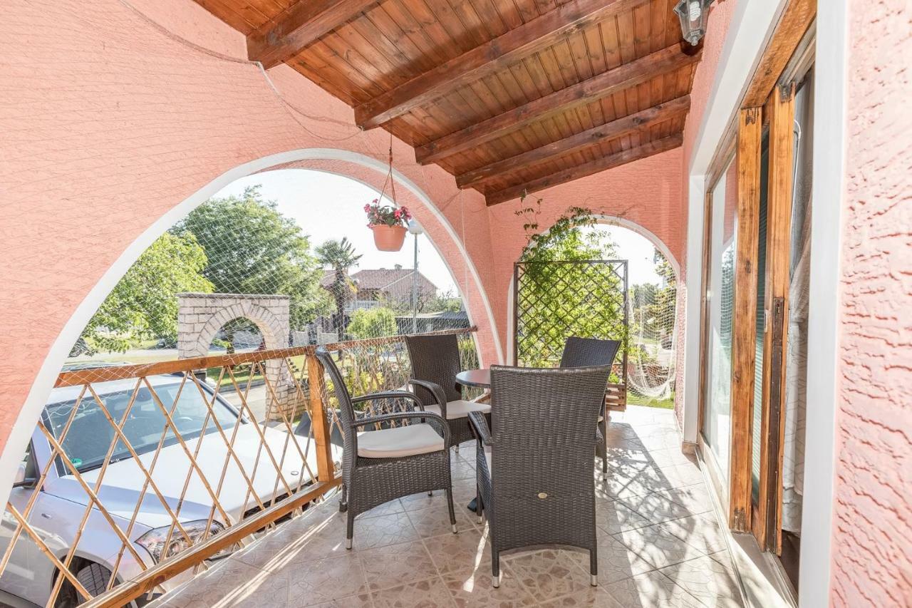 Apartments Darinka Πόρετς Εξωτερικό φωτογραφία